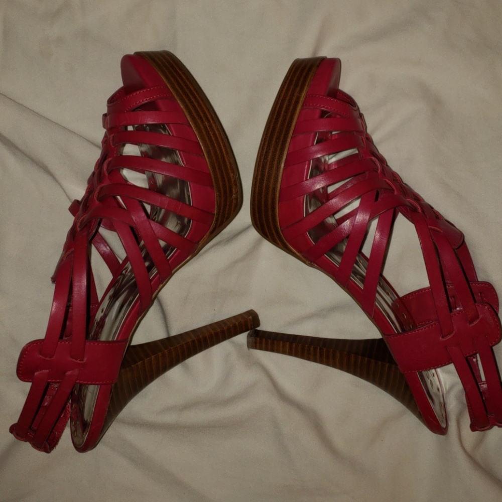BCBGirls "Darma" Fuschia Heels Size 10B - Picture 7 of 8